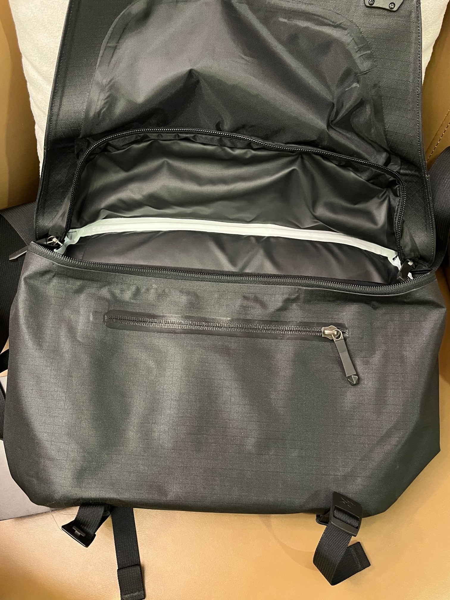 颜值超高的一款机能挎包