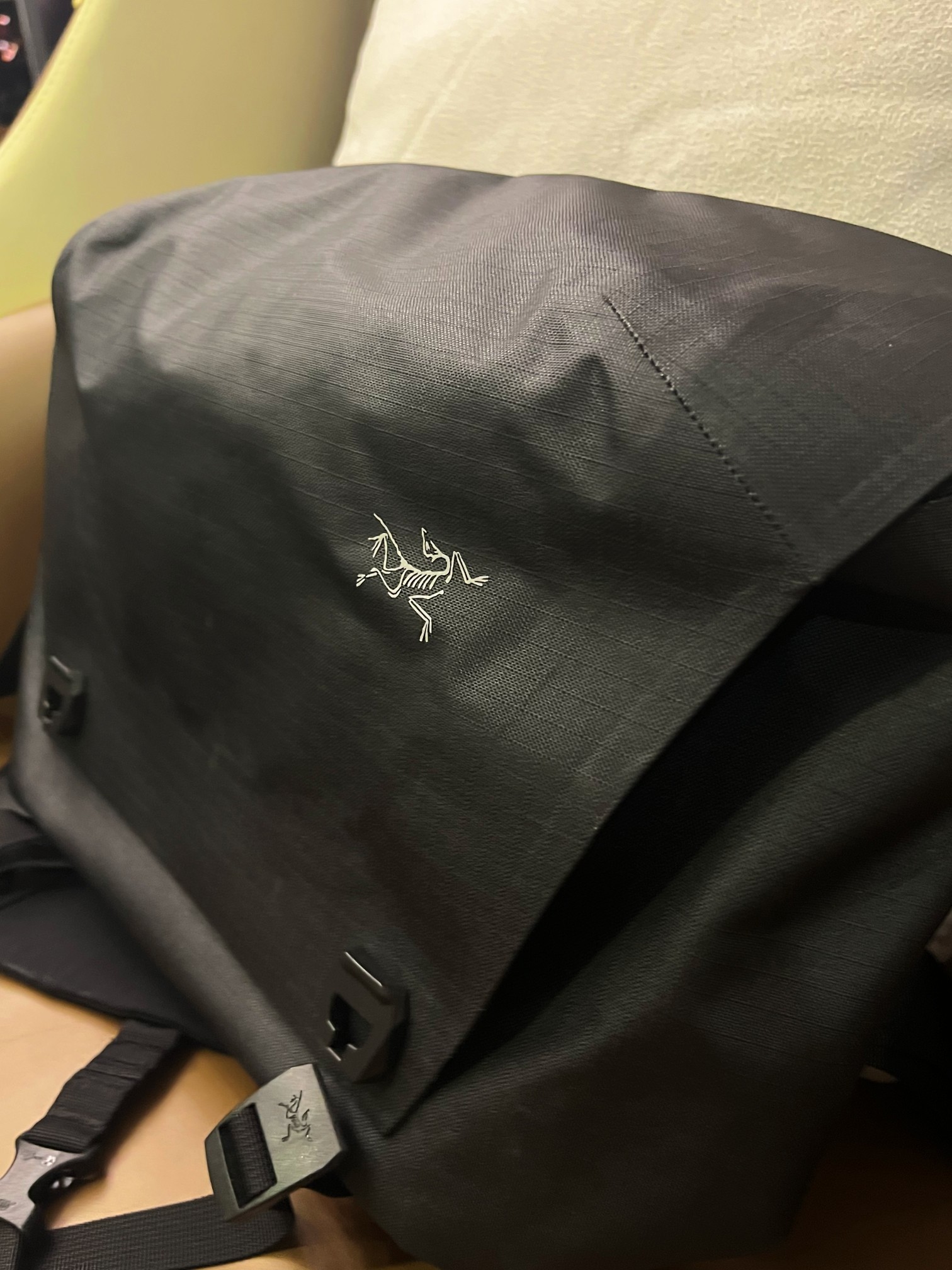 颜值超高的一款机能挎包