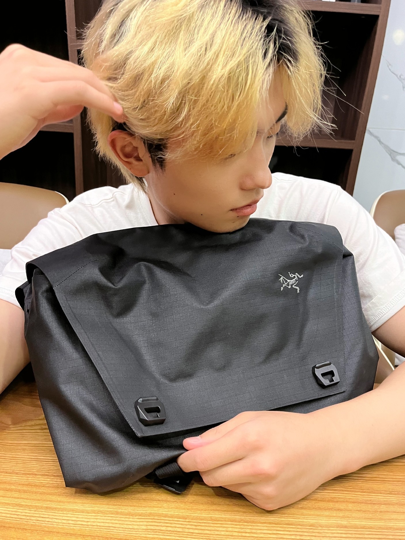 颜值超高的一款机能挎包