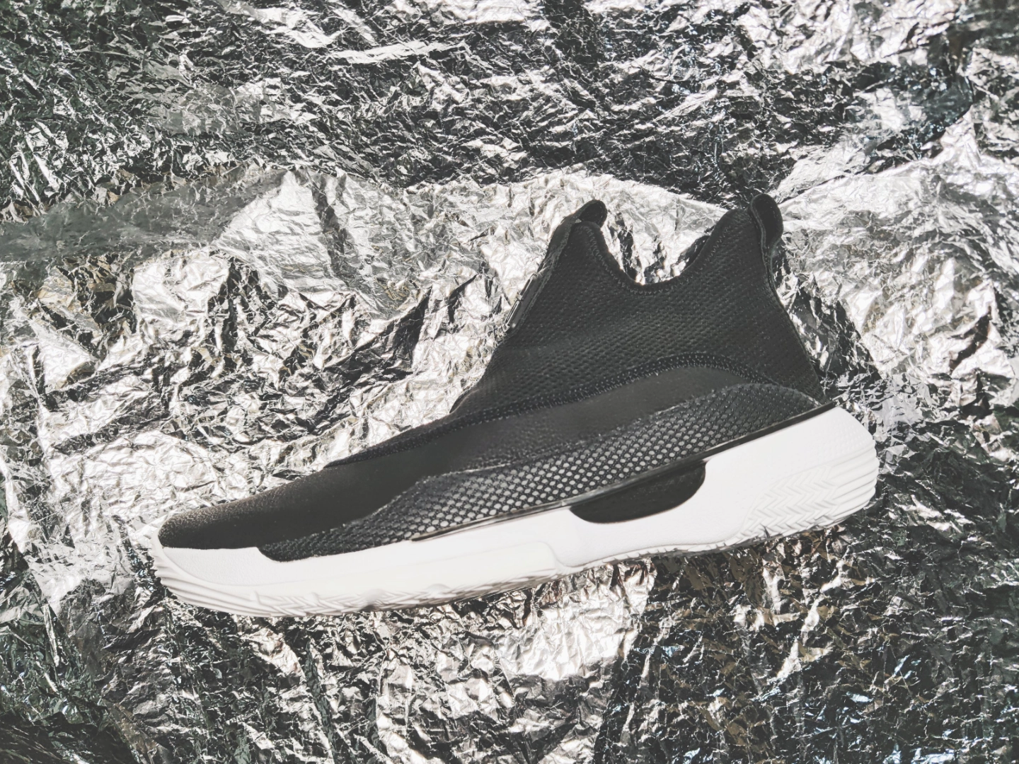 今年勇士还能卫冕吗?库里7生日配色