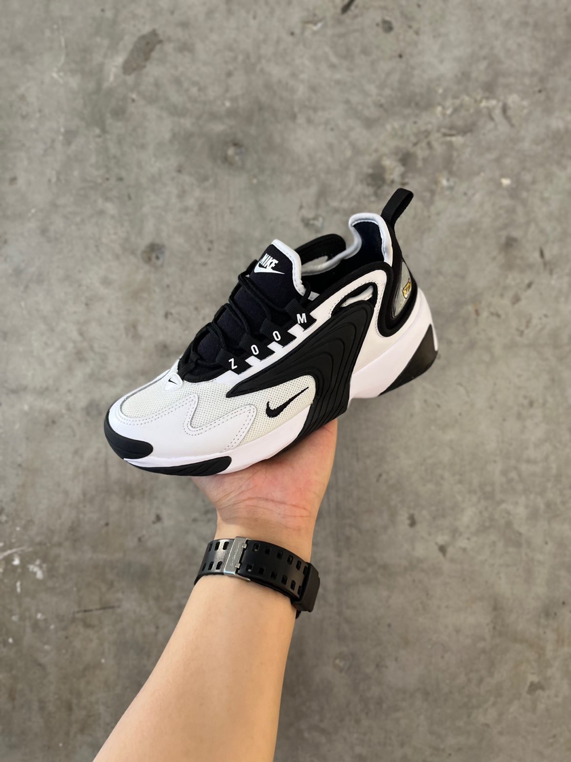 Zoom 2k black white hotsell