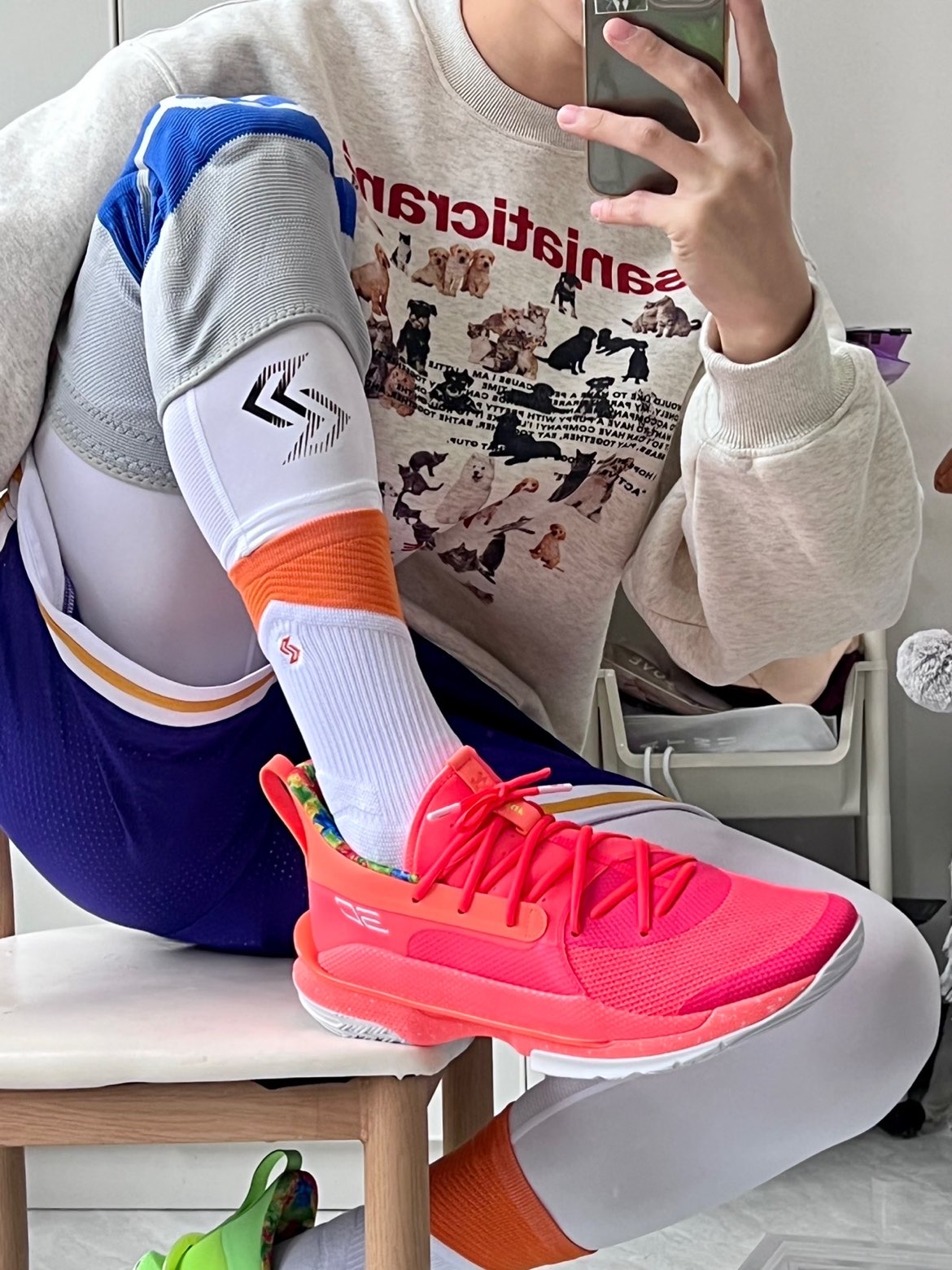 今日上脚库里7糖果	配色 还挺帅的 分享一下小装	 备 紧身裤袜子 左右