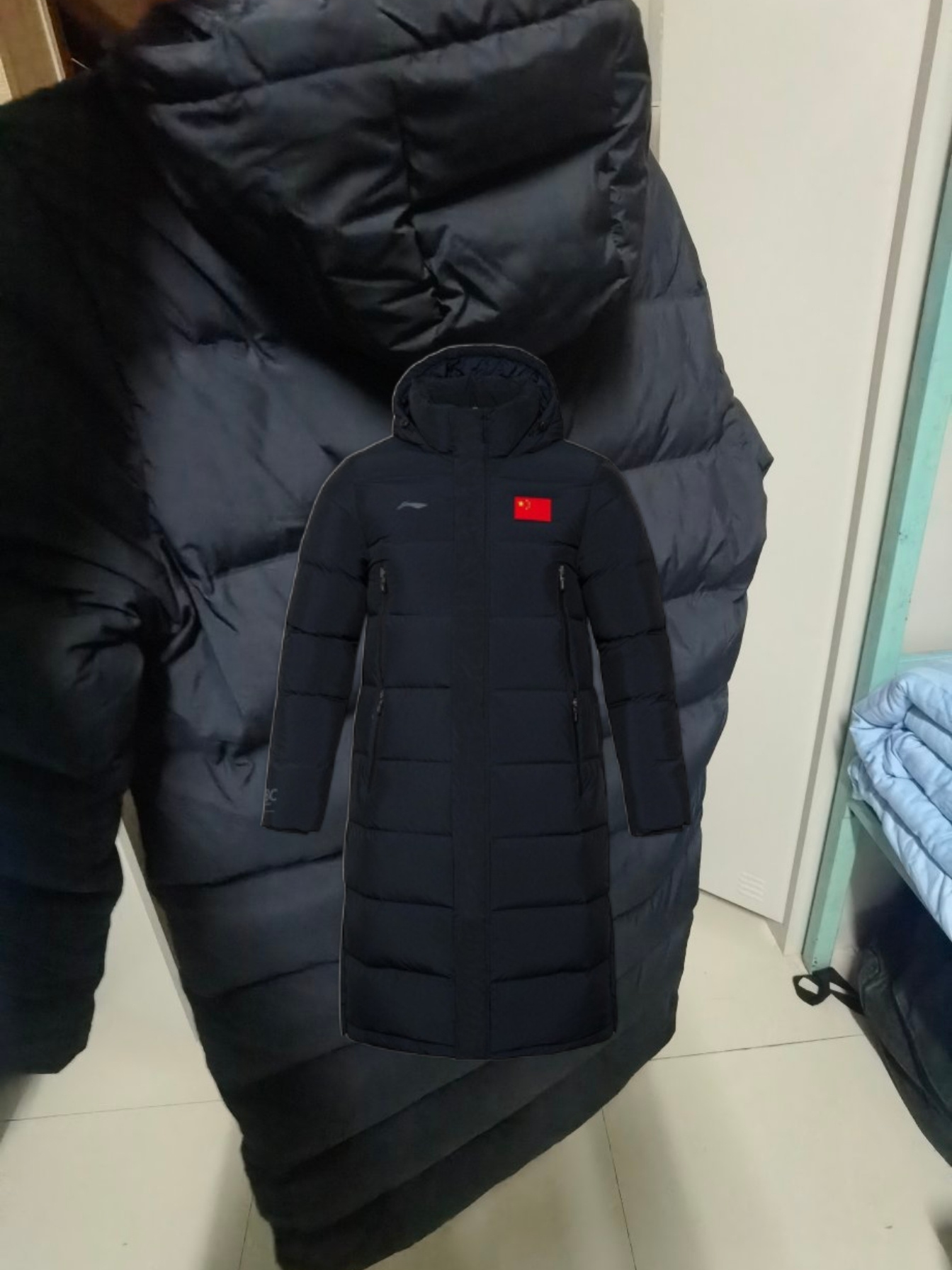 李宁羽绒服,国旗