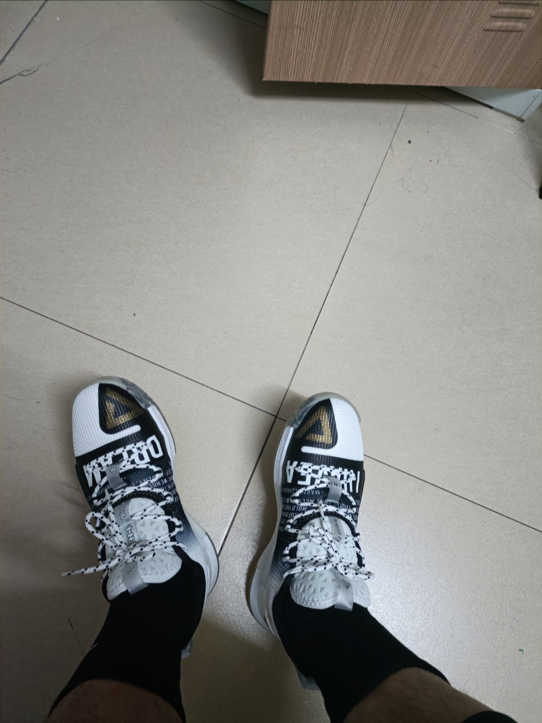 匹克闪现一 黑人月