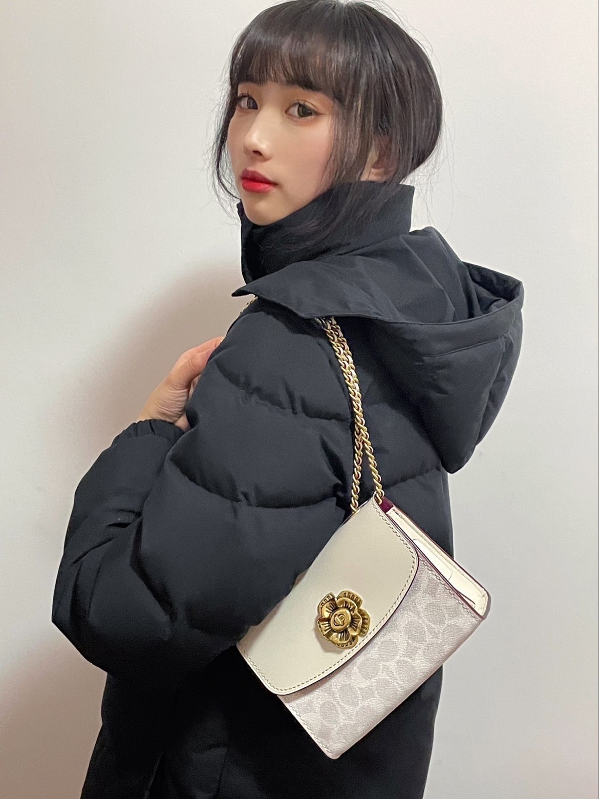 coach | 百搭款白色山茶花包包