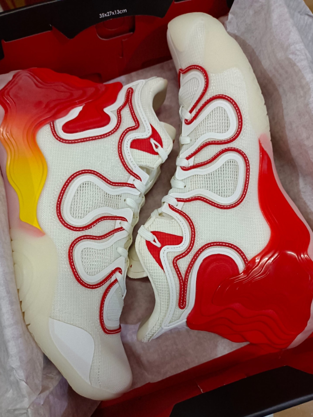 安踏星岳红白配色实战篮球鞋