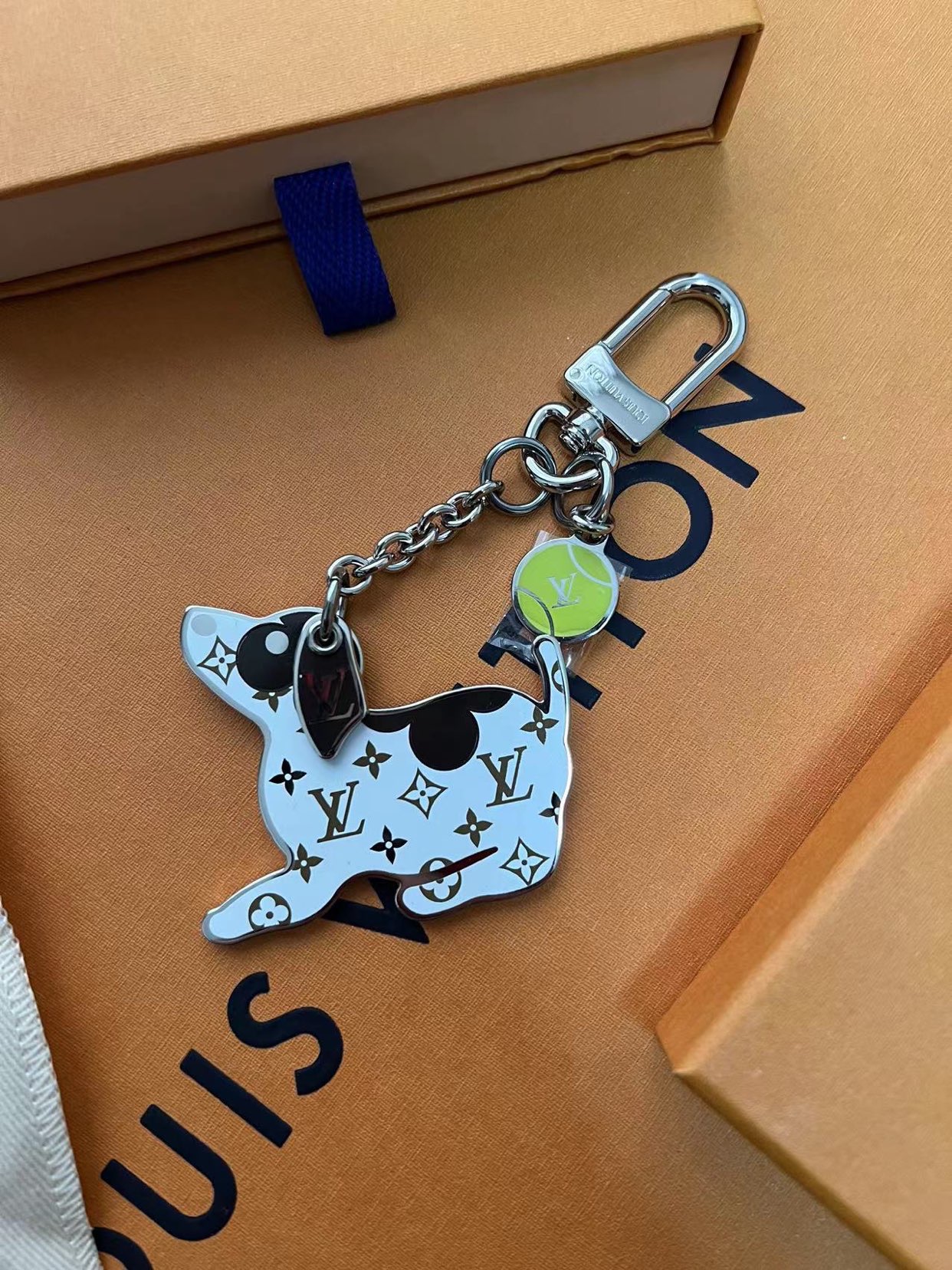 lv 狗狗钥匙扣