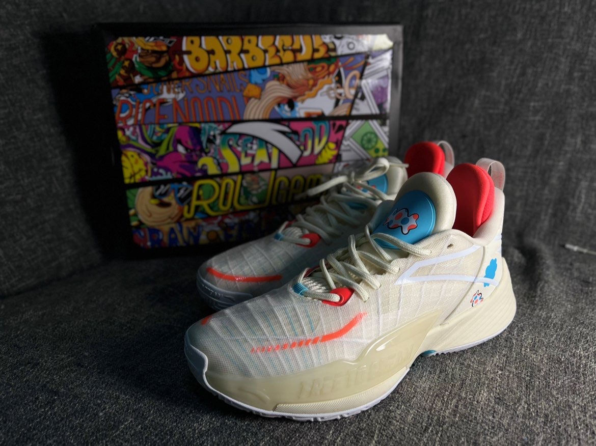 安踏轻狂3牛奶糖真的很奶?