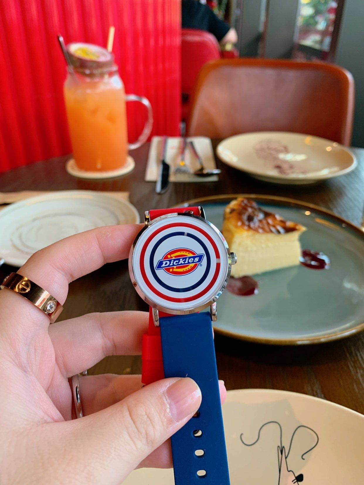 迪克斯 时尚潮流运动彩色硅胶小标靶石英表  96这款石英手表是男女