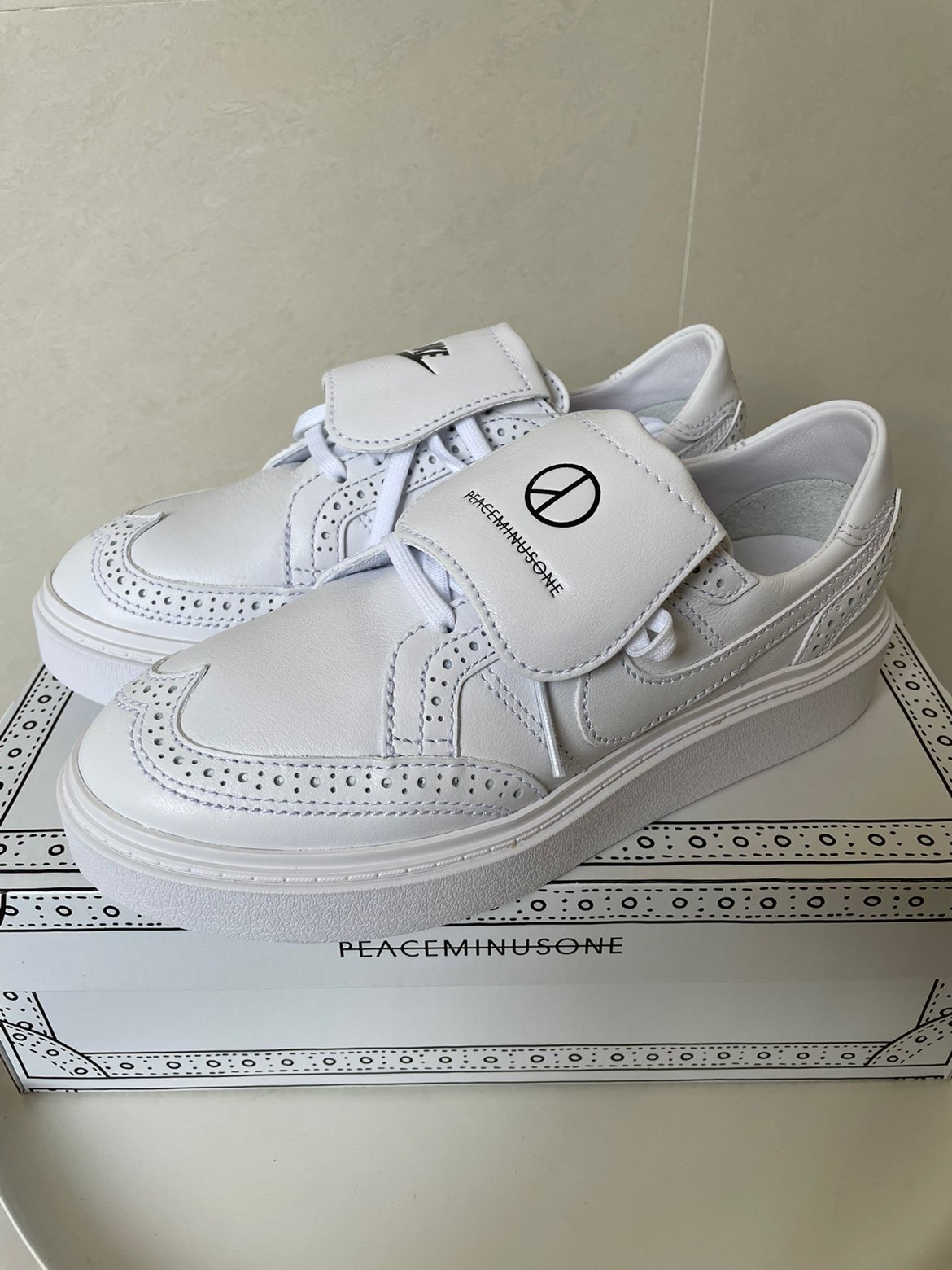 权志龙3.0小雏菊 鞋型特殊 经历了发售时的高价 如今可以原价入手了