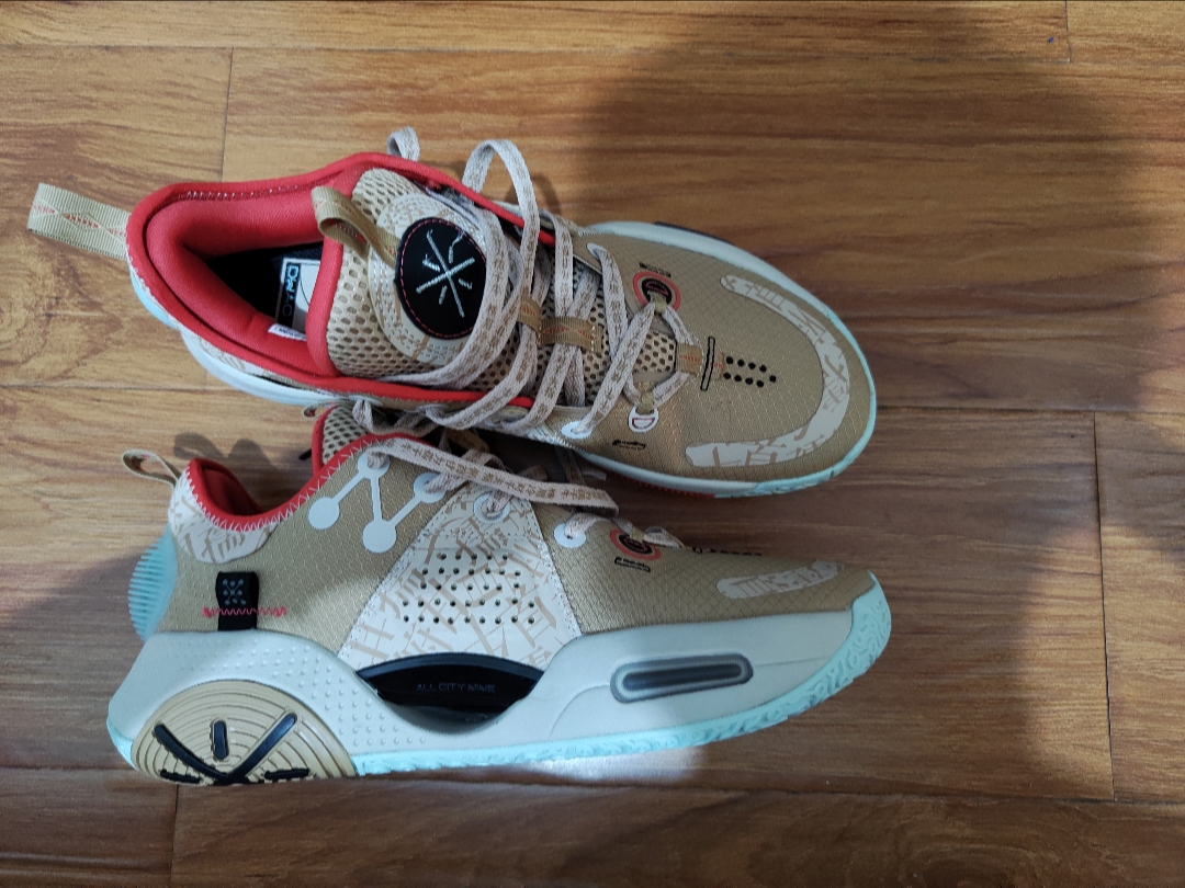 李宁全城9新年配色