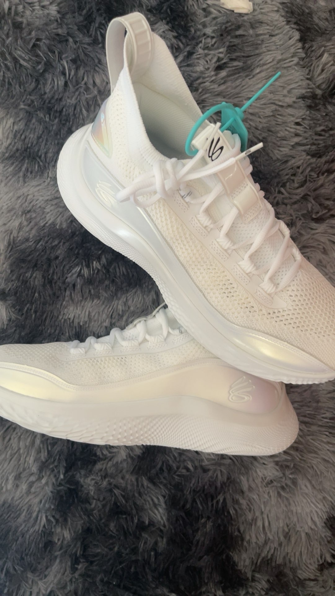 库里8,集颜值和性能一体的实战鞋