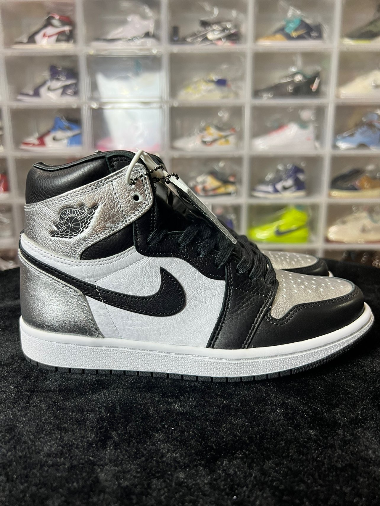 aj1黑银脚趾掉漆图片