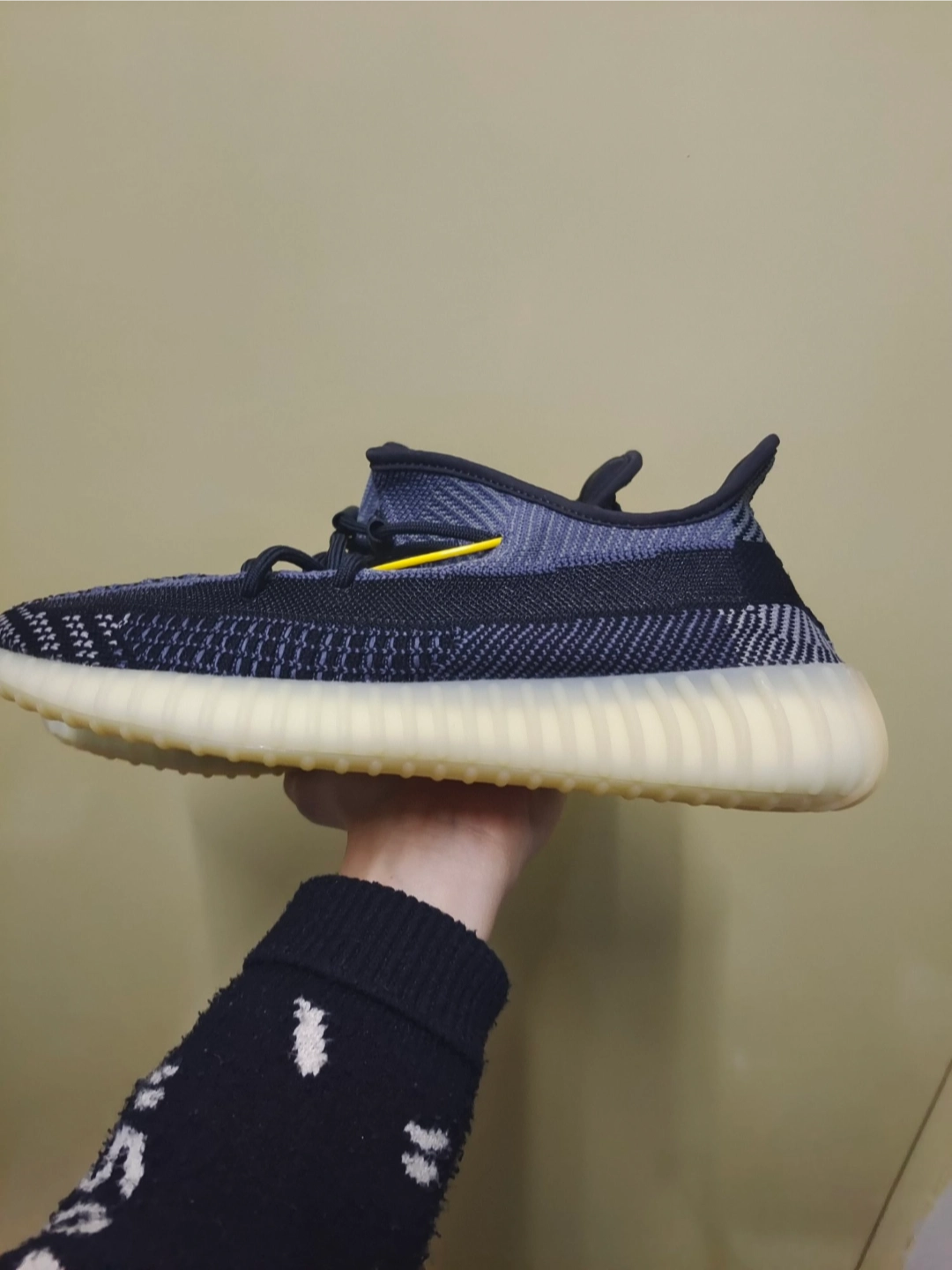 yeezy350v2 黑芝麻