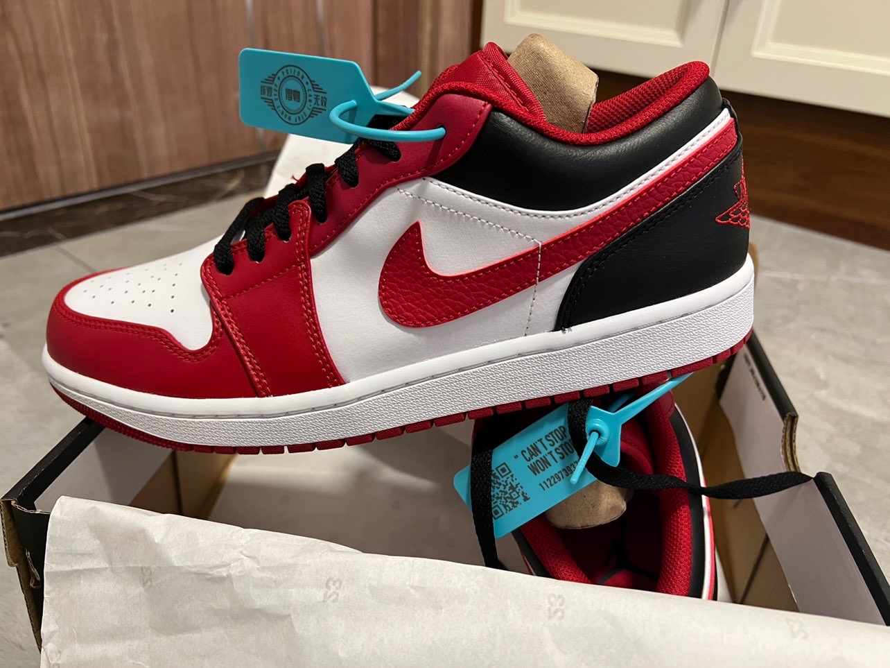 aj1 红白黑配色