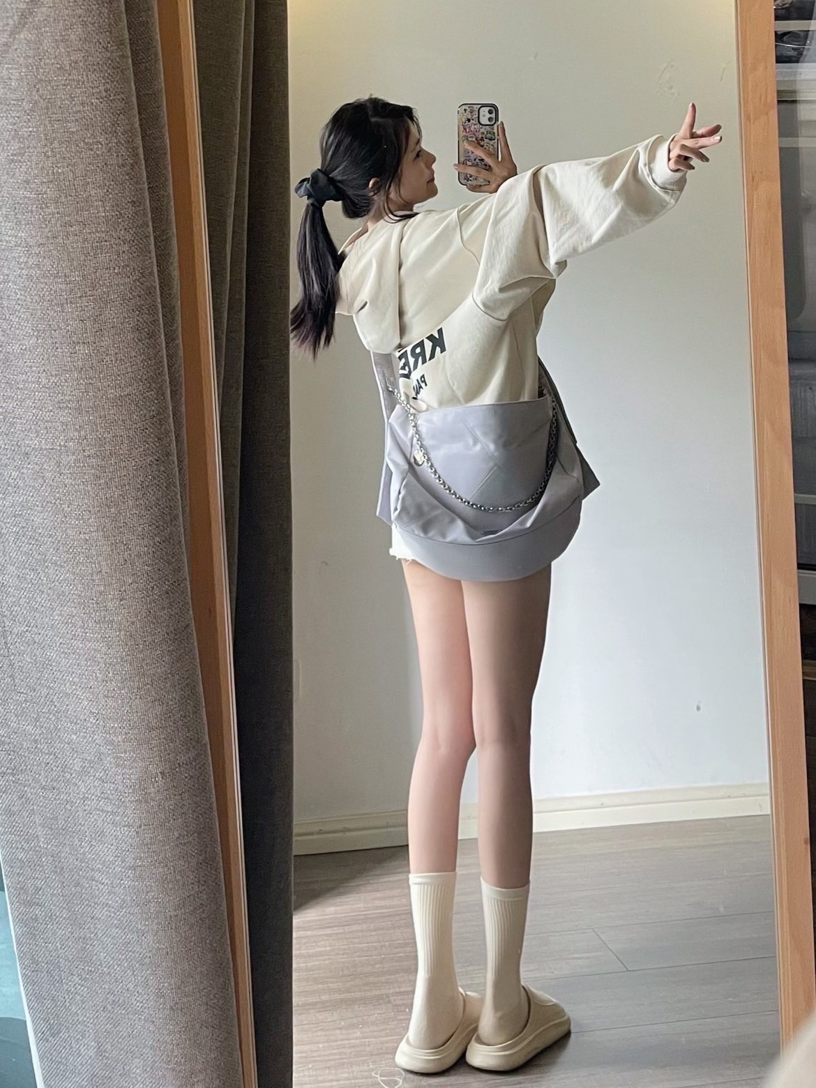 女生的卫衣下都装着啥样的身材?