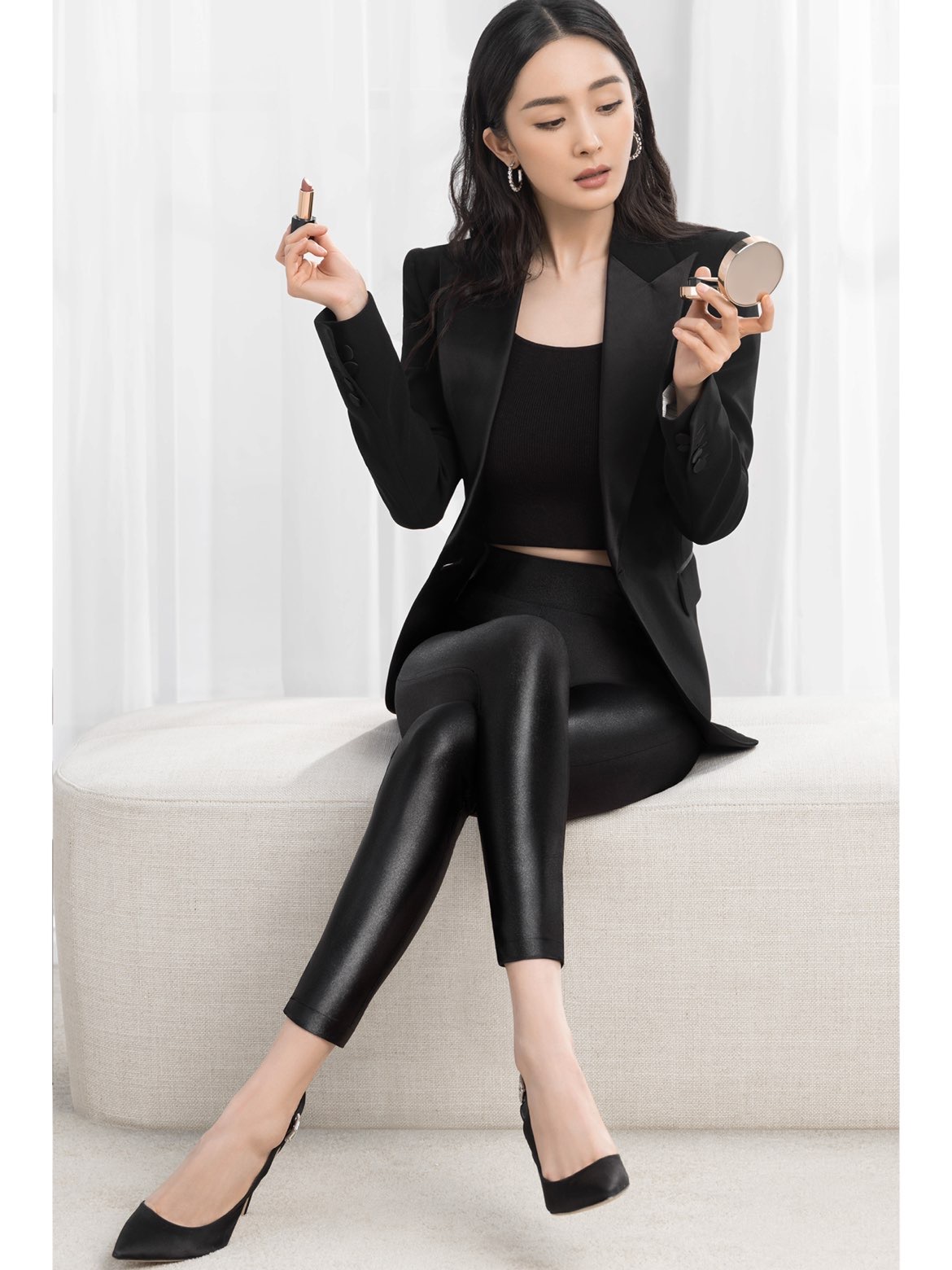 杨幂all black皮裤穿搭造型