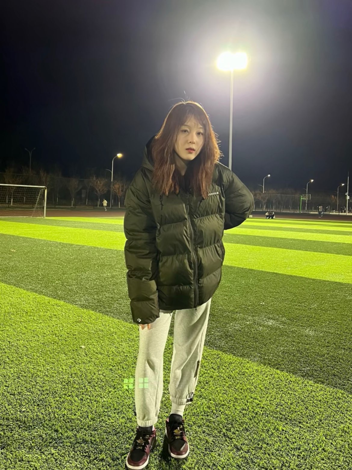 谁能拒绝这个墨绿色的羽绒服啊啊啊