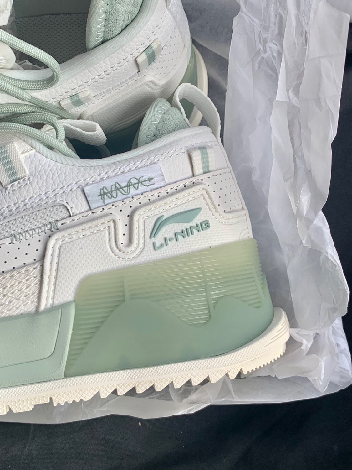 姐妹们 李宁这双果冻运动鞋太太太好看了!