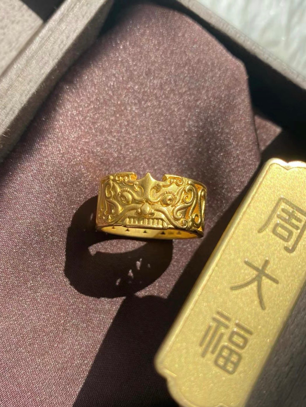 周大福-饕餮黄金戒指