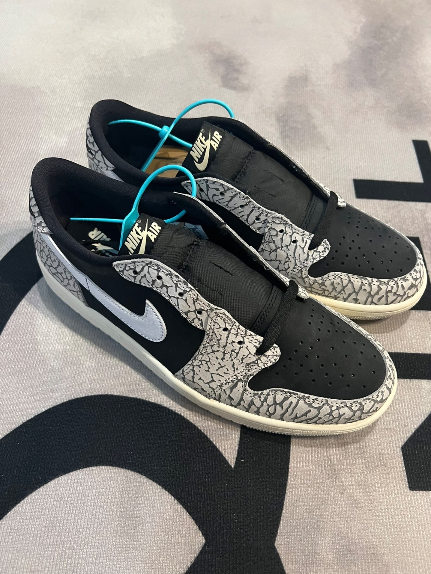 custom review-Air Jordan 1 Retro Low Og 'Black Cement'