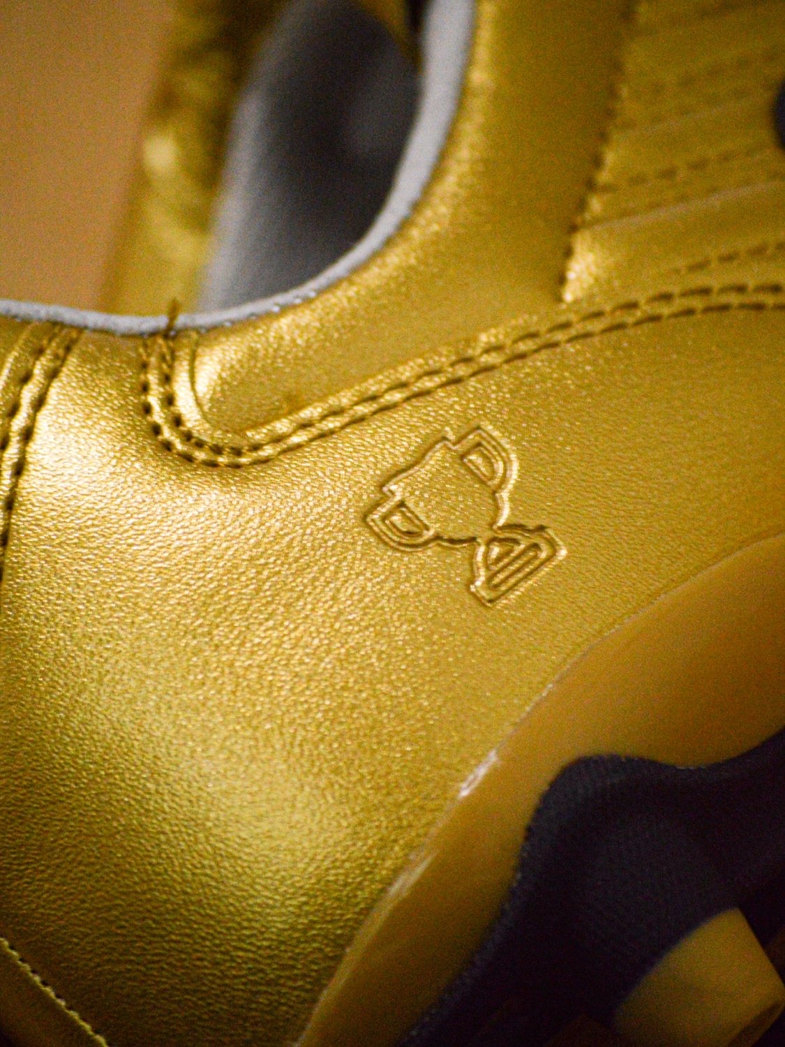 谁还没双金色足球鞋