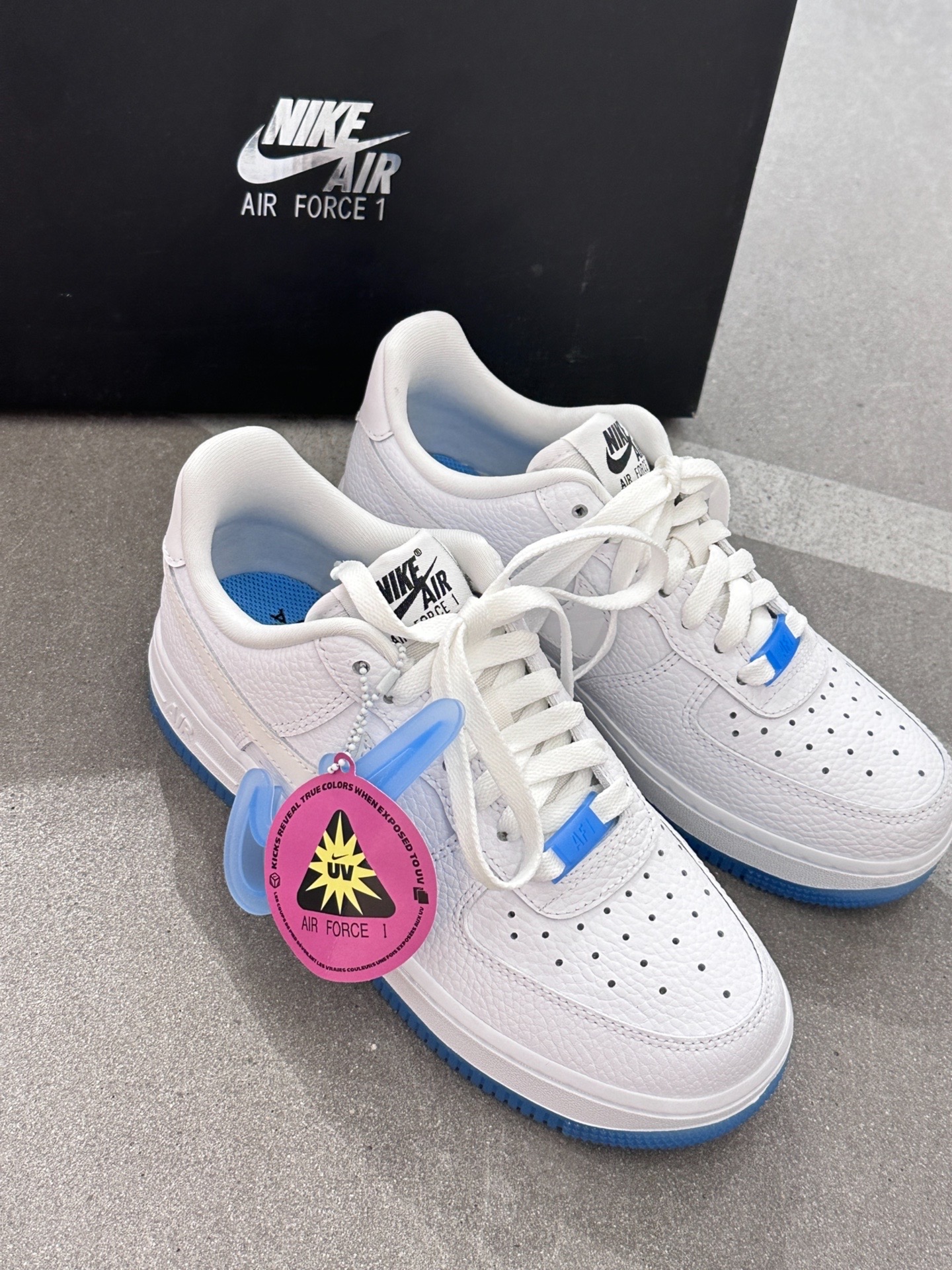 耐克女鞋推出一款热感应变色鞋子,有点新鲜感!