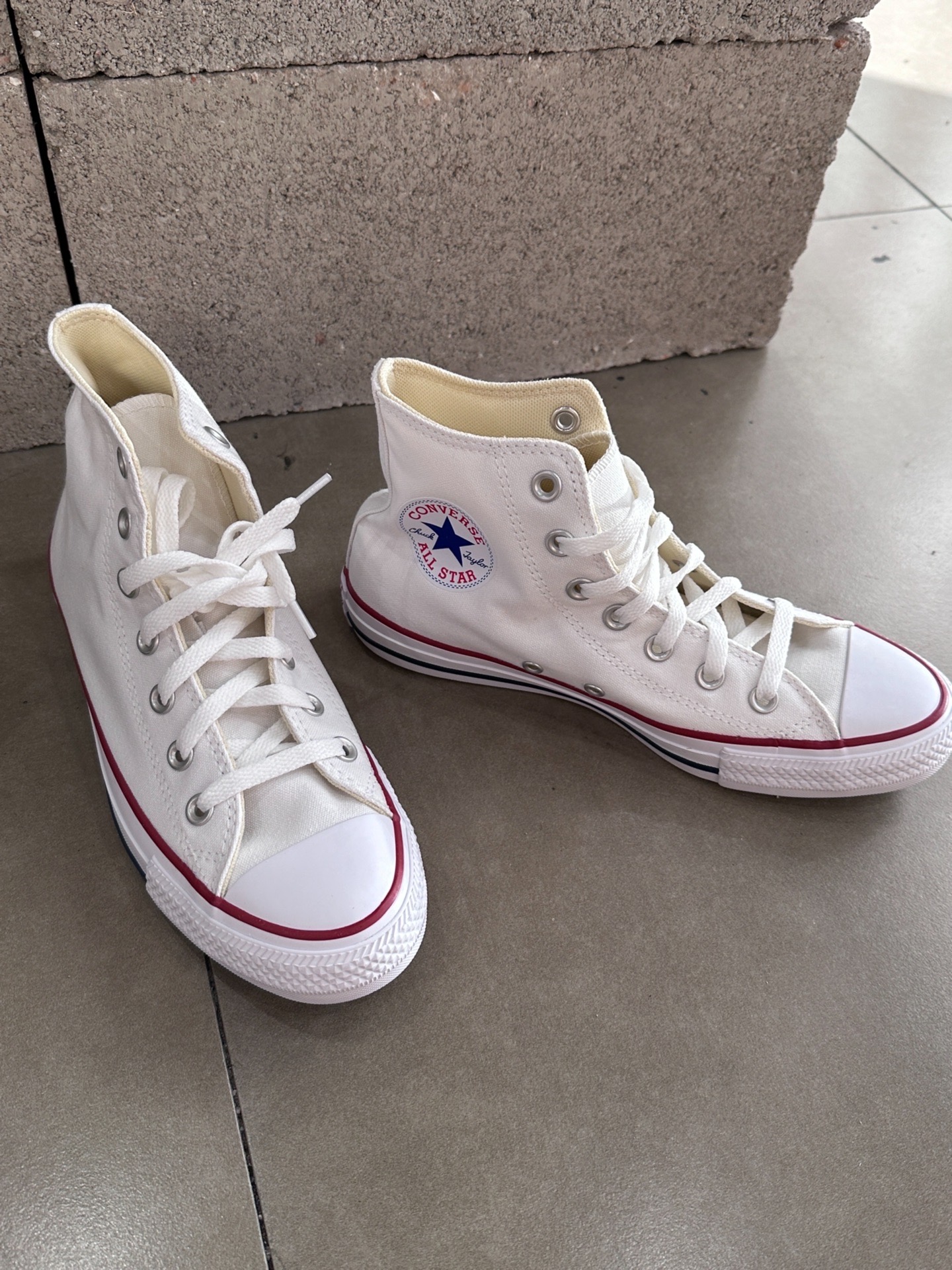 匡威 白色高帮帆布鞋🥰