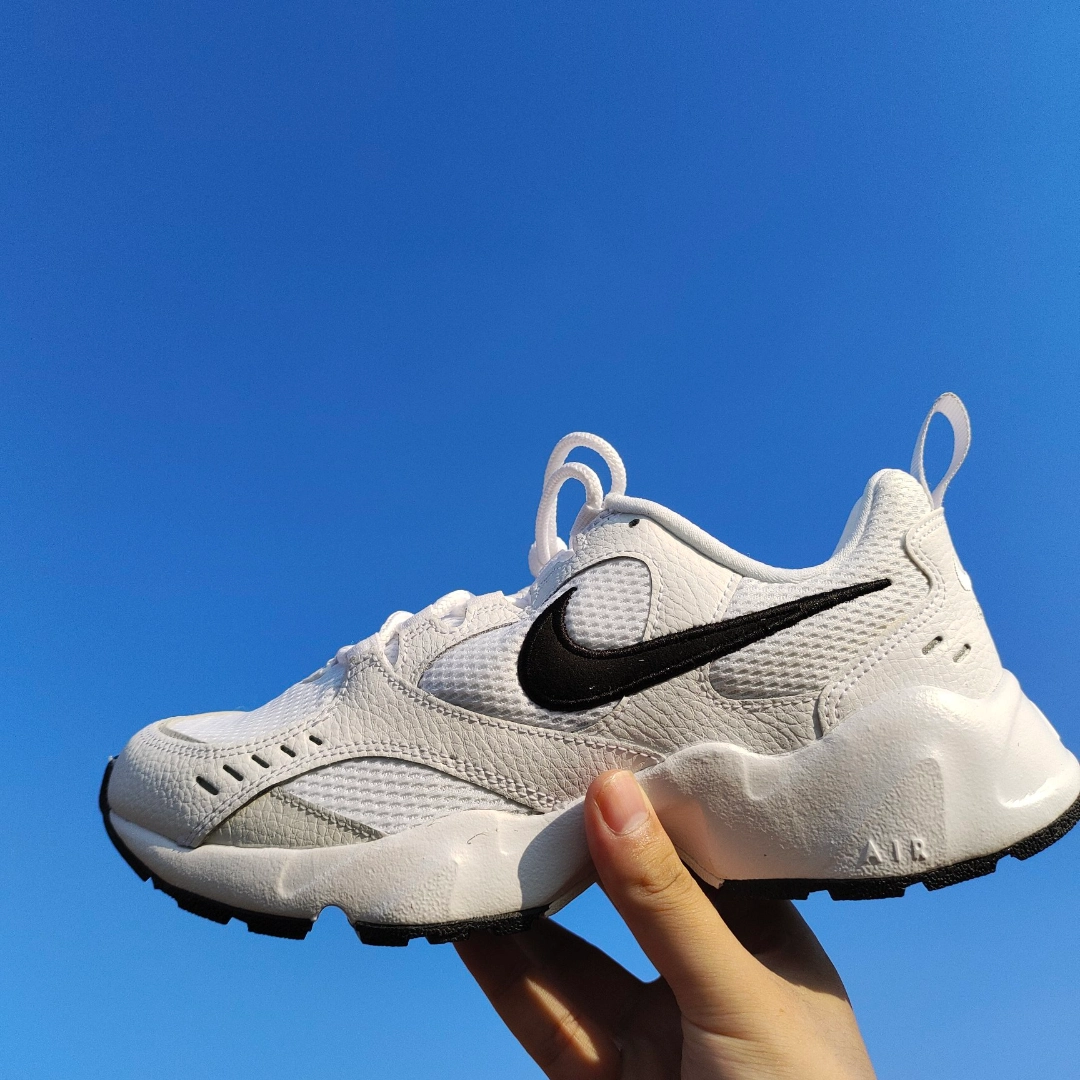 超级好看的耐克白色运动鞋!