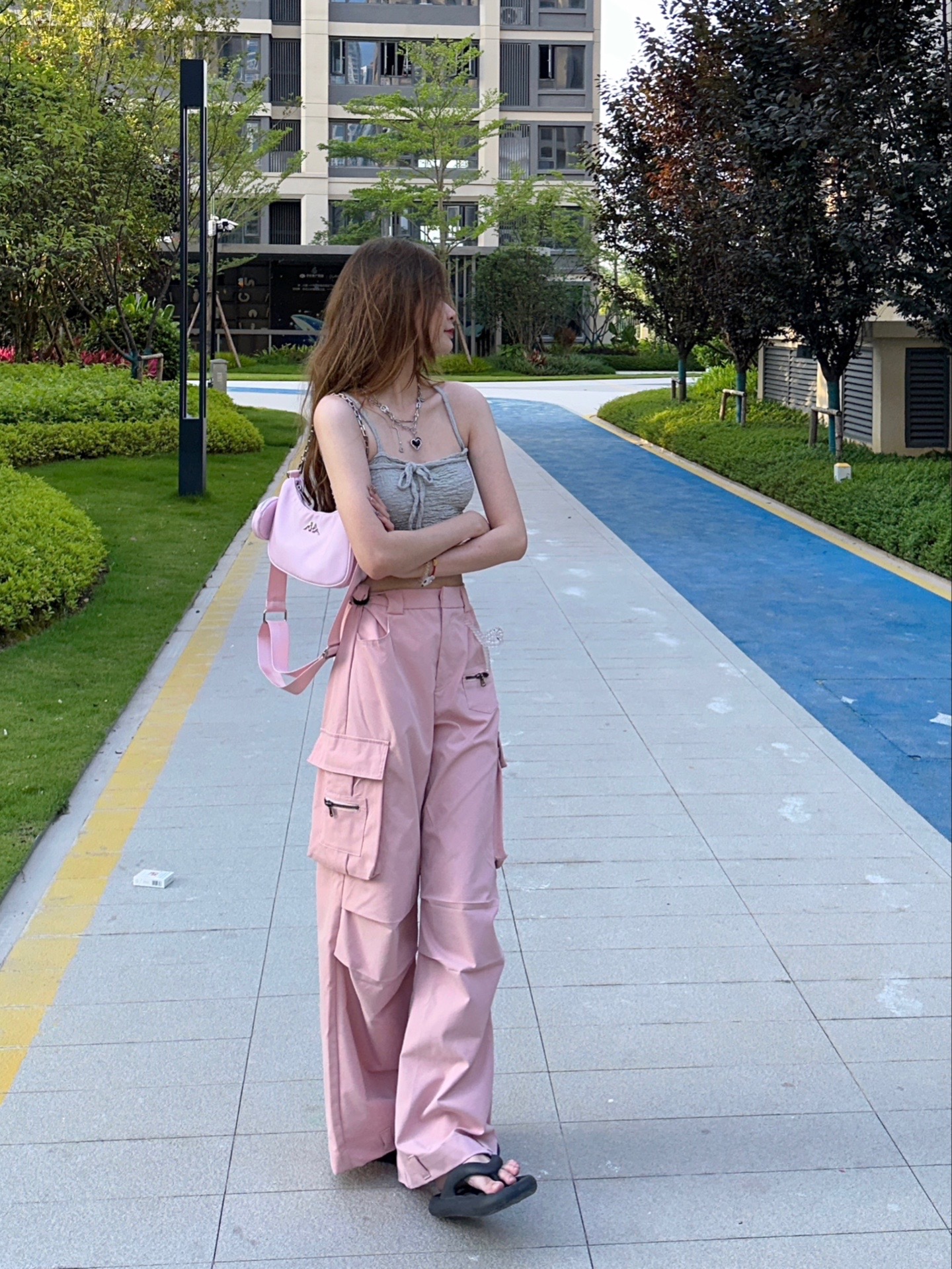 pink pink in summer?
?灰色褶皱吊带 这个吊带它有好多种穿法