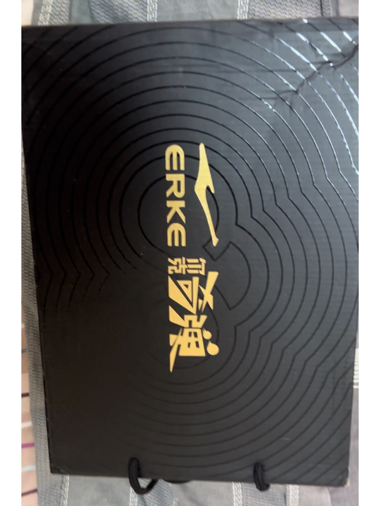 鸿星尔克滑板鞋