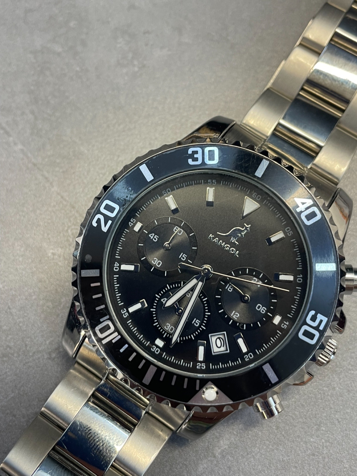 我最近刚入手的,特别适合学生党的平价手表,"黑水鬼"手表,绝对的百元