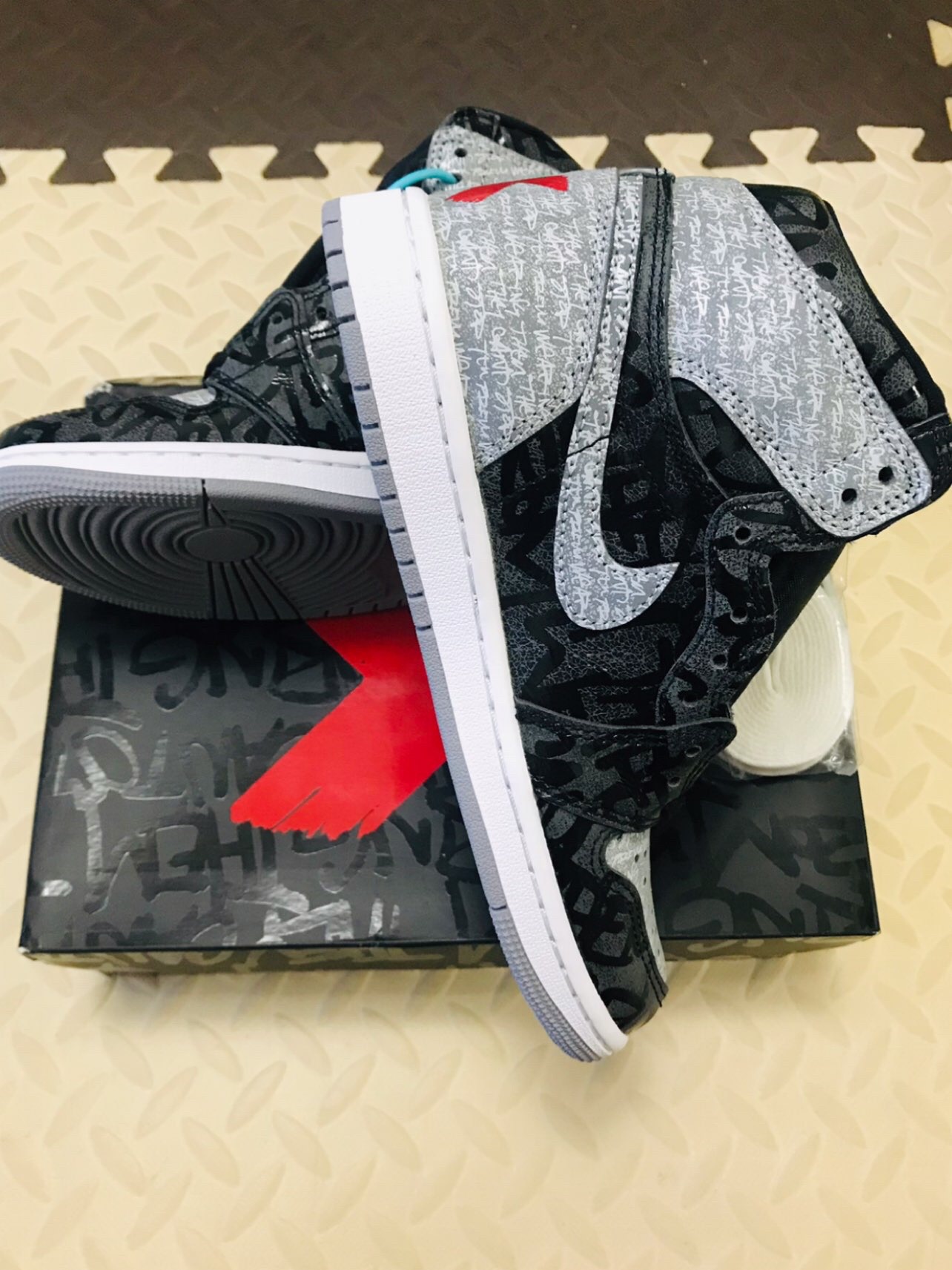 custom review-Air Jordan 1 High Og 'Rebellionaire'