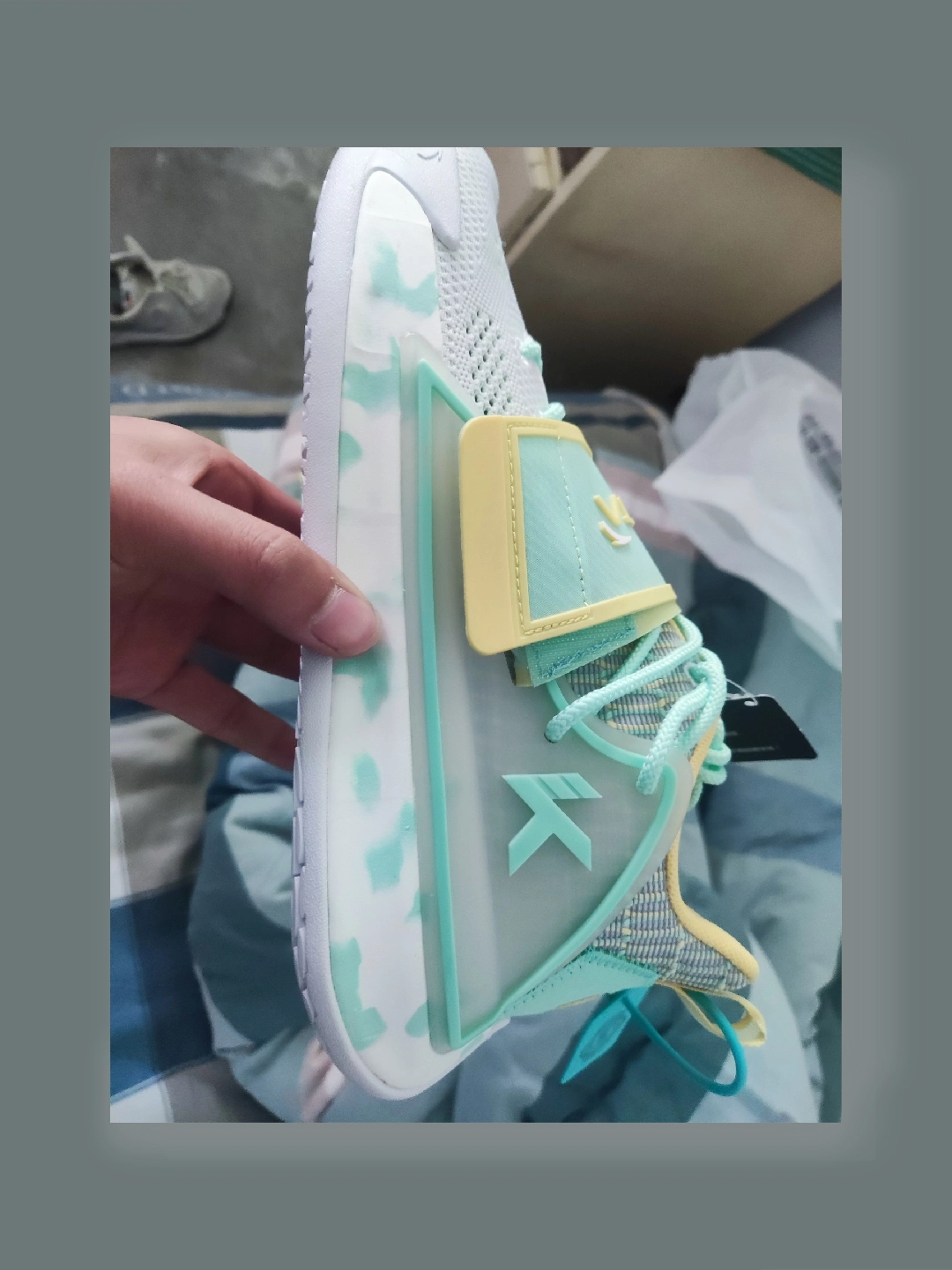 安踏鞋真好看 #笔记灵感 颜值高,包裹性强,魔术贴可拆卸.