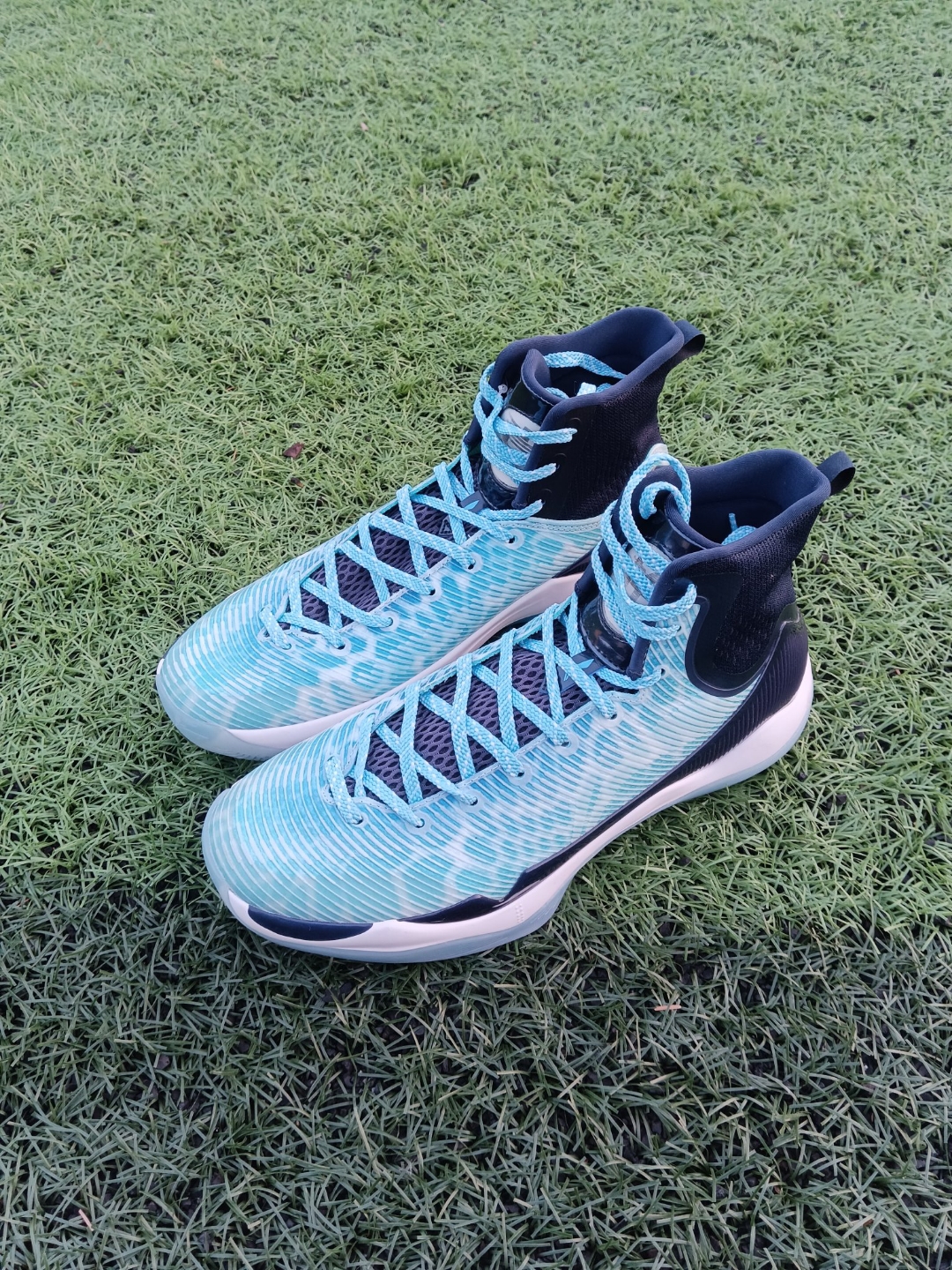 驭帅11蓝莓 有点帅!