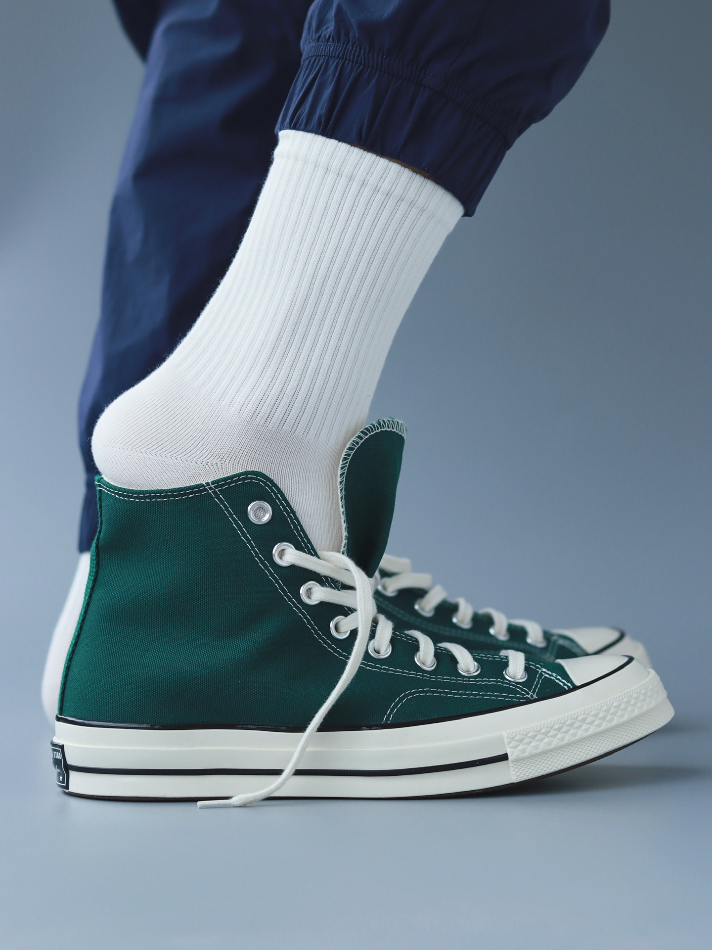 最爱白袜加运动鞋!