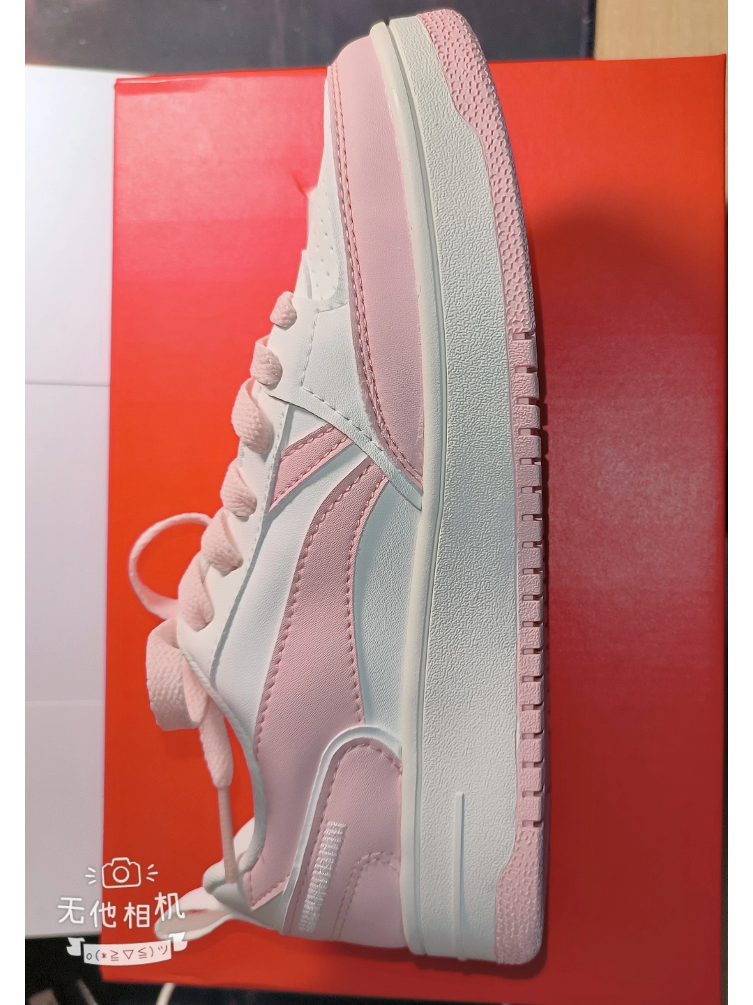 李宁粉白色板鞋,颜值真的很高,嘎嘎好看