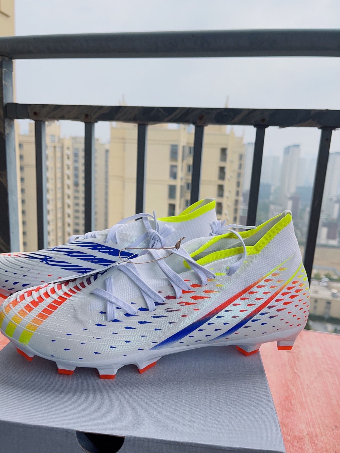 阿迪达斯猎鹰阿迪达斯猎鹰predator edge3 mg短钉中帮人草成人足球