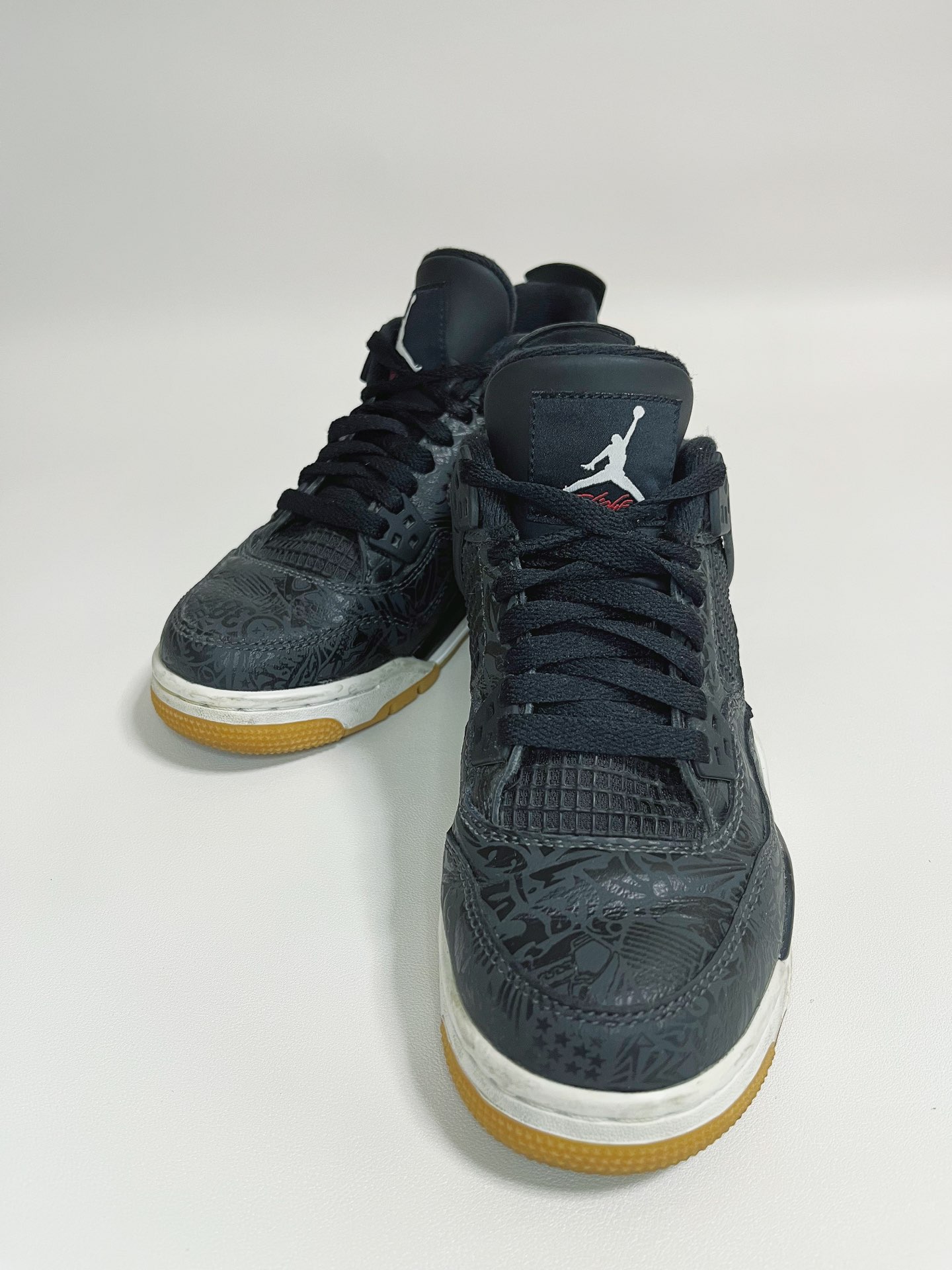 夺少?aj4黑镭射已经涨到2600了?