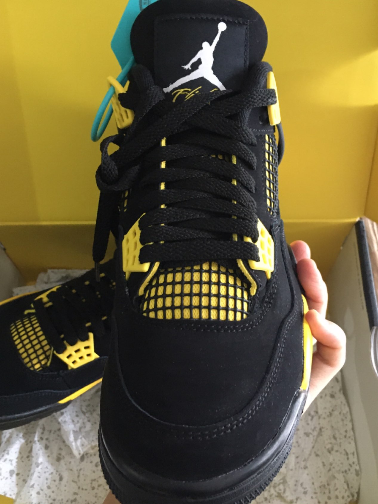 custom review-Jordan 4 Retro Thunder 2023