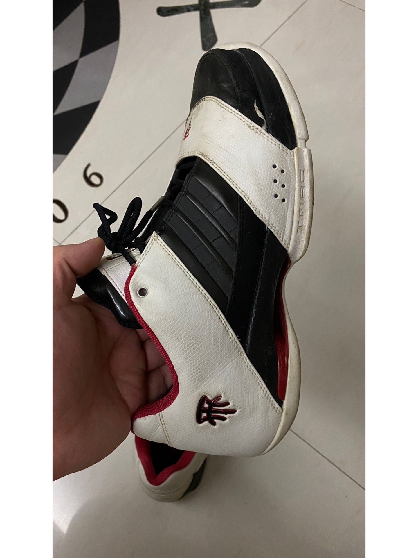 麦迪6 还有不知道是什么配色的aj1