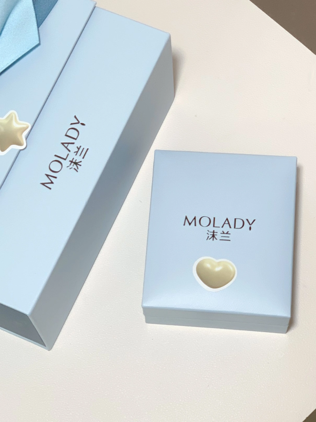 收到闺蜜送的开学礼物,超开心的