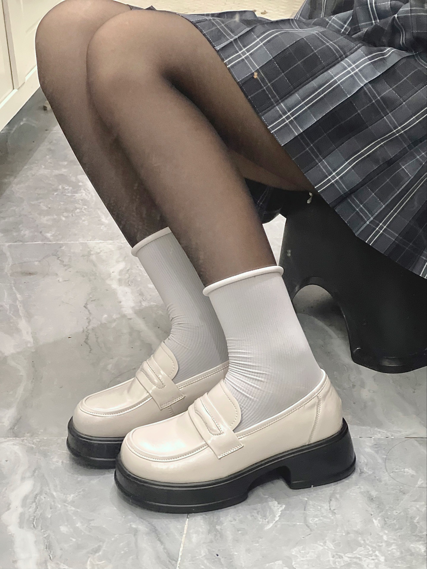 姐妹们我悟了!白色小皮鞋真的很乖!