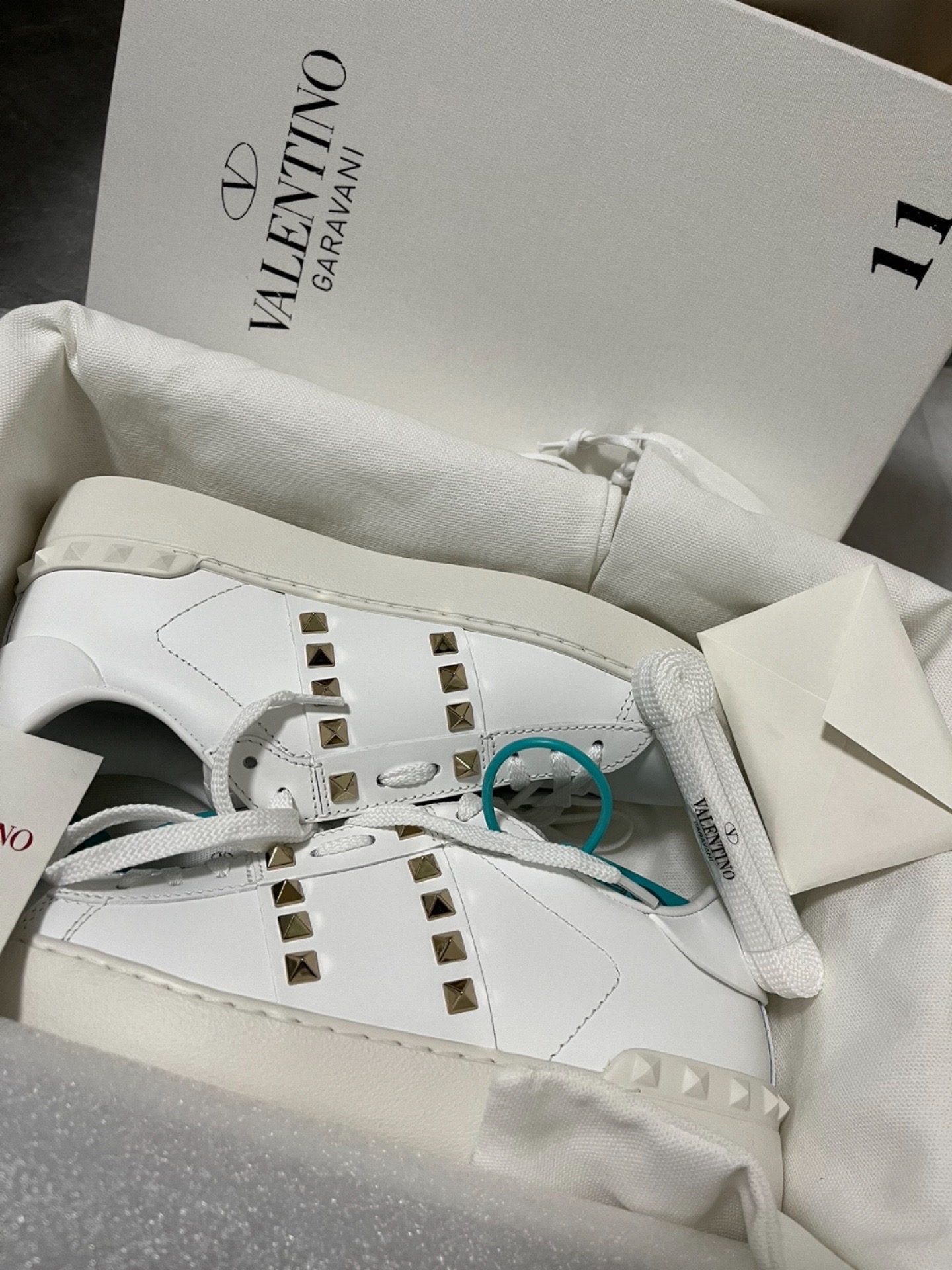 华伦天奴小白鞋