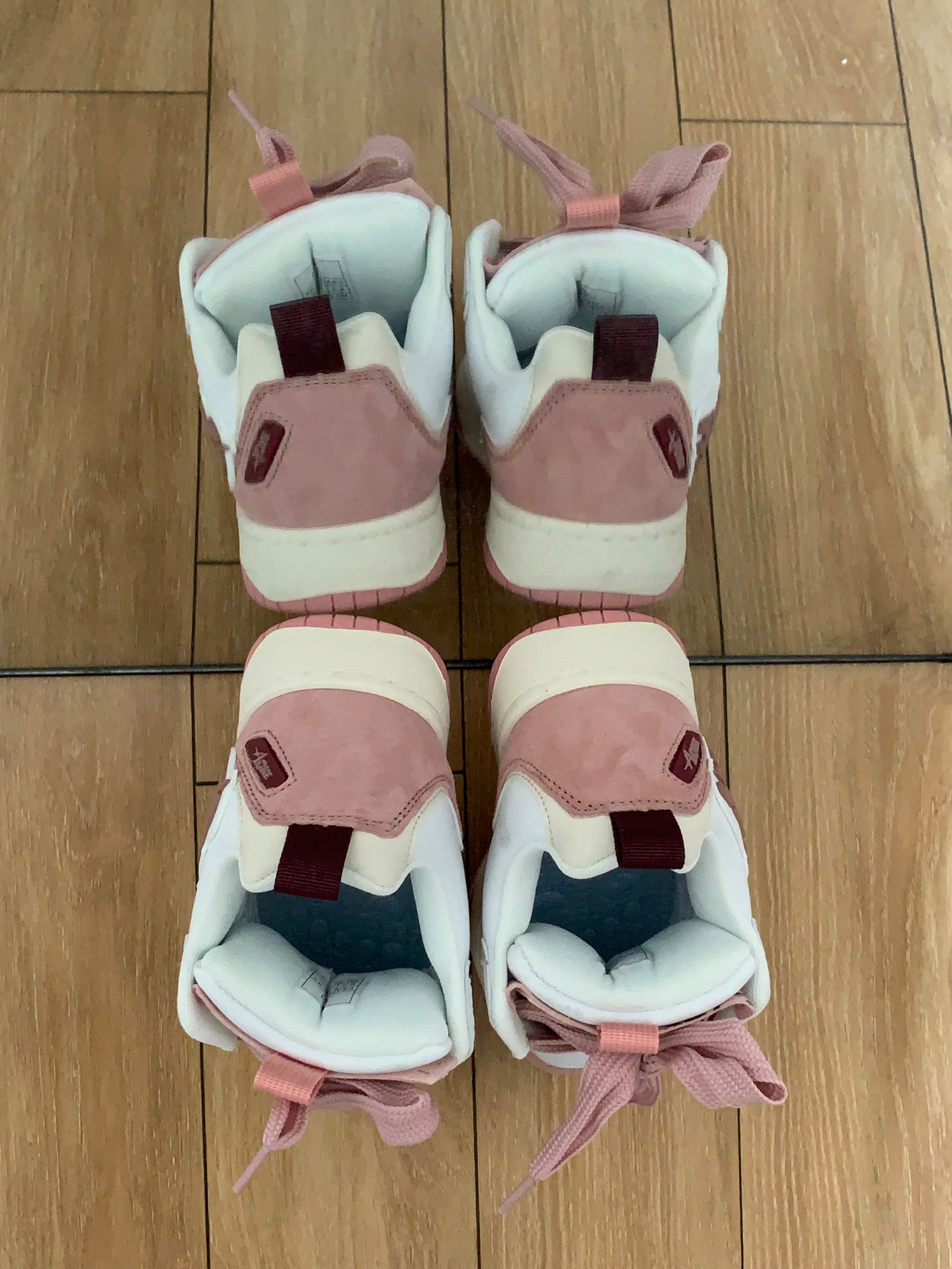 谁能拒绝一双粉白配色的99!