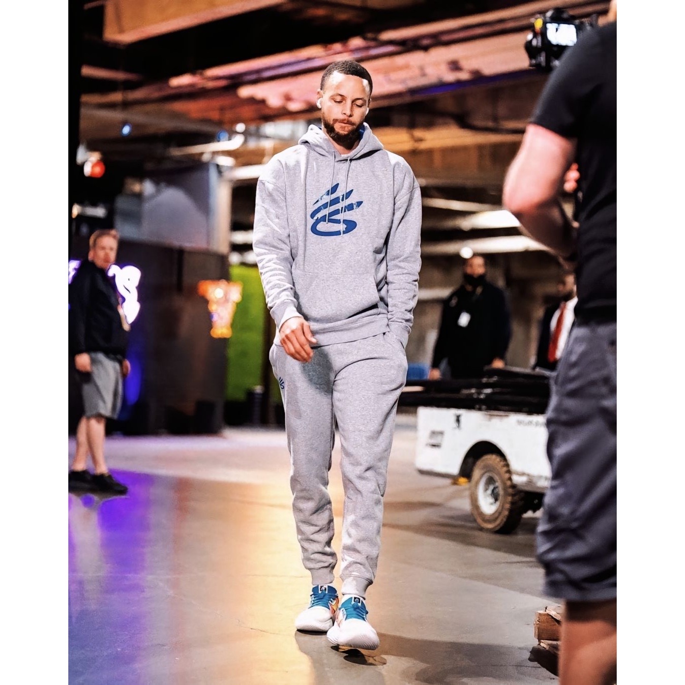 想要变酷就跟着库里学穿搭吧#变好看 #跟着nba球星学穿搭 #库里 #视频