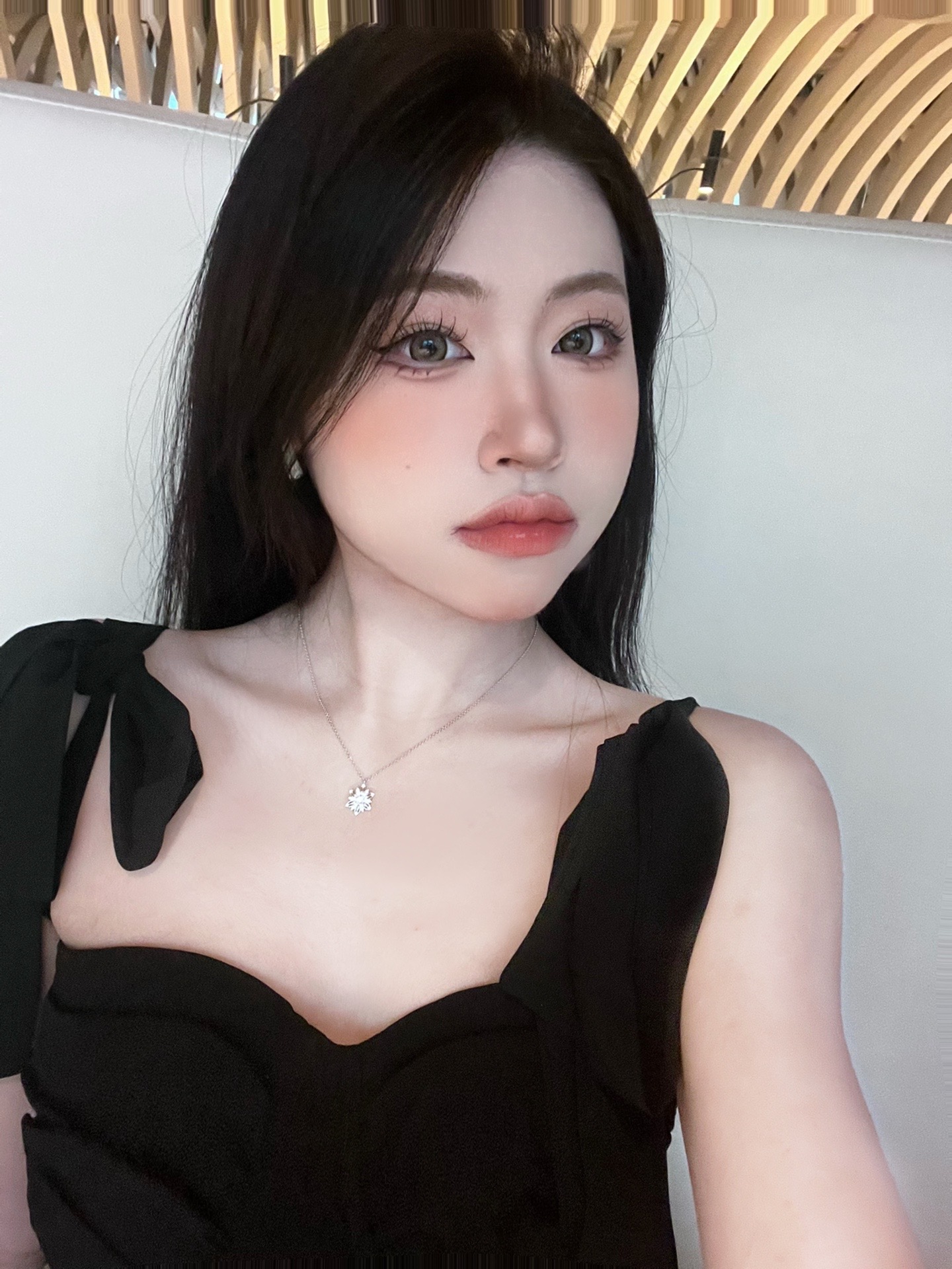 颜色雪花真的太美
质感超级在线
夏天到了脖子上怎么可以空空如也
这
