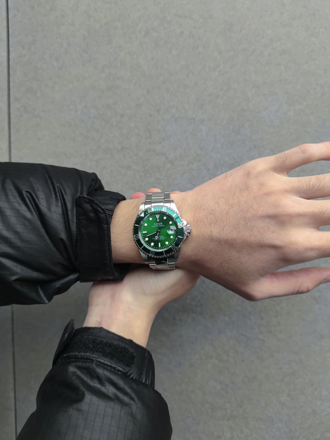 真的很对我的胃口  手表是格雅水鬼系列的绿水鬼 可以说是颜值拉满了
