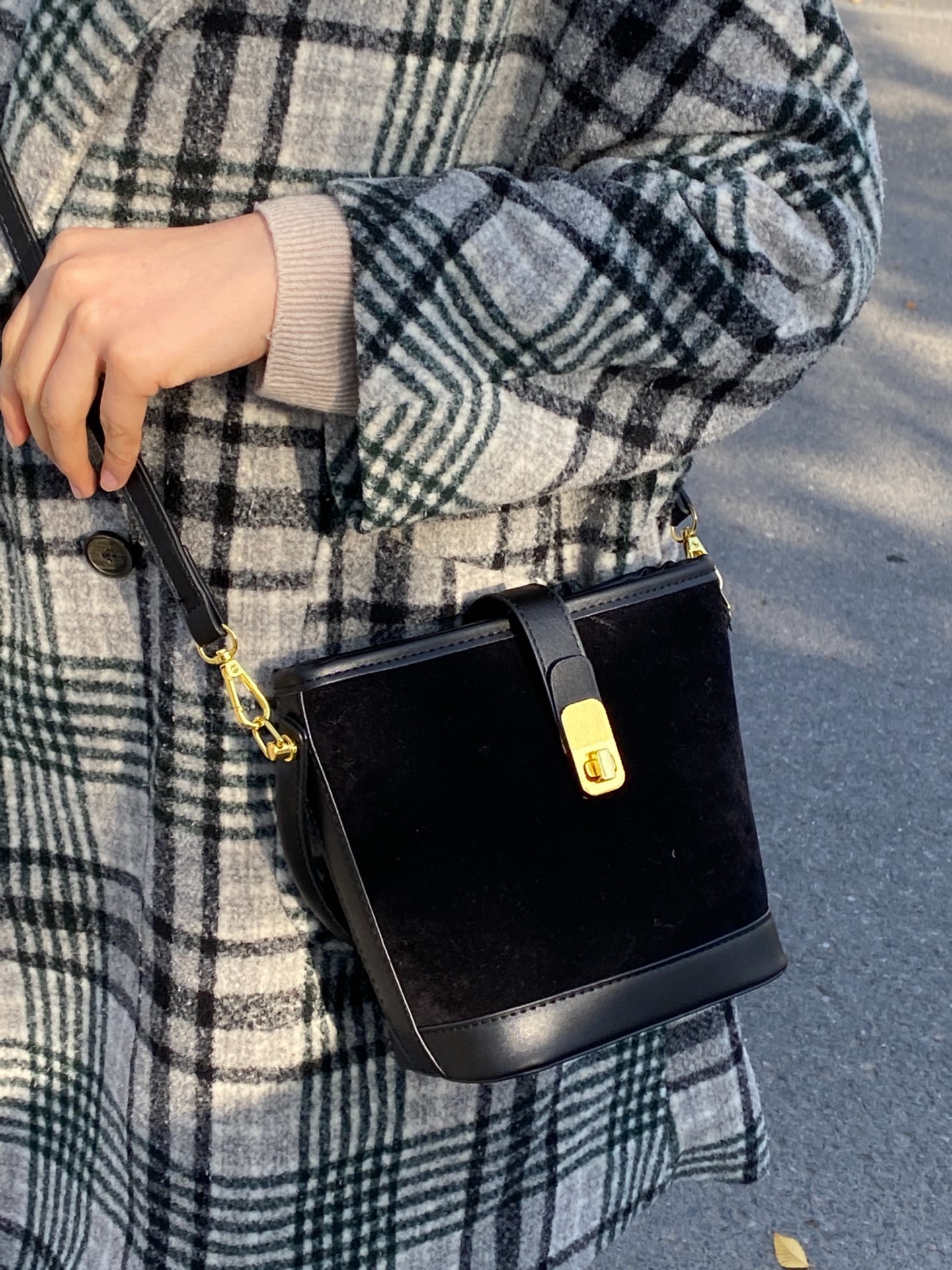 黑色磨砂水桶包也太好看啦!