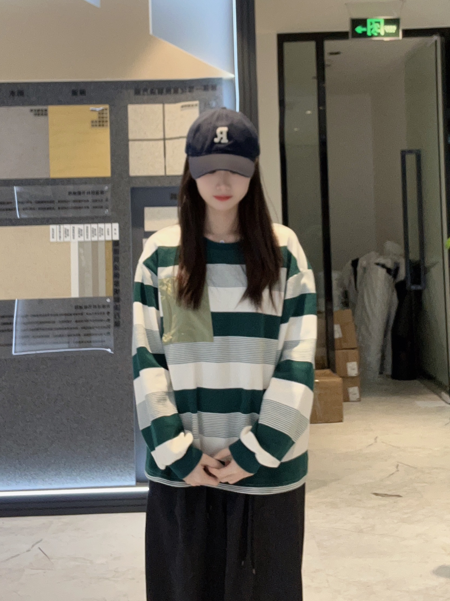 chill到底～ 绿条纹长袖搭unlimited mote的黑色西裤 再来一双salomon